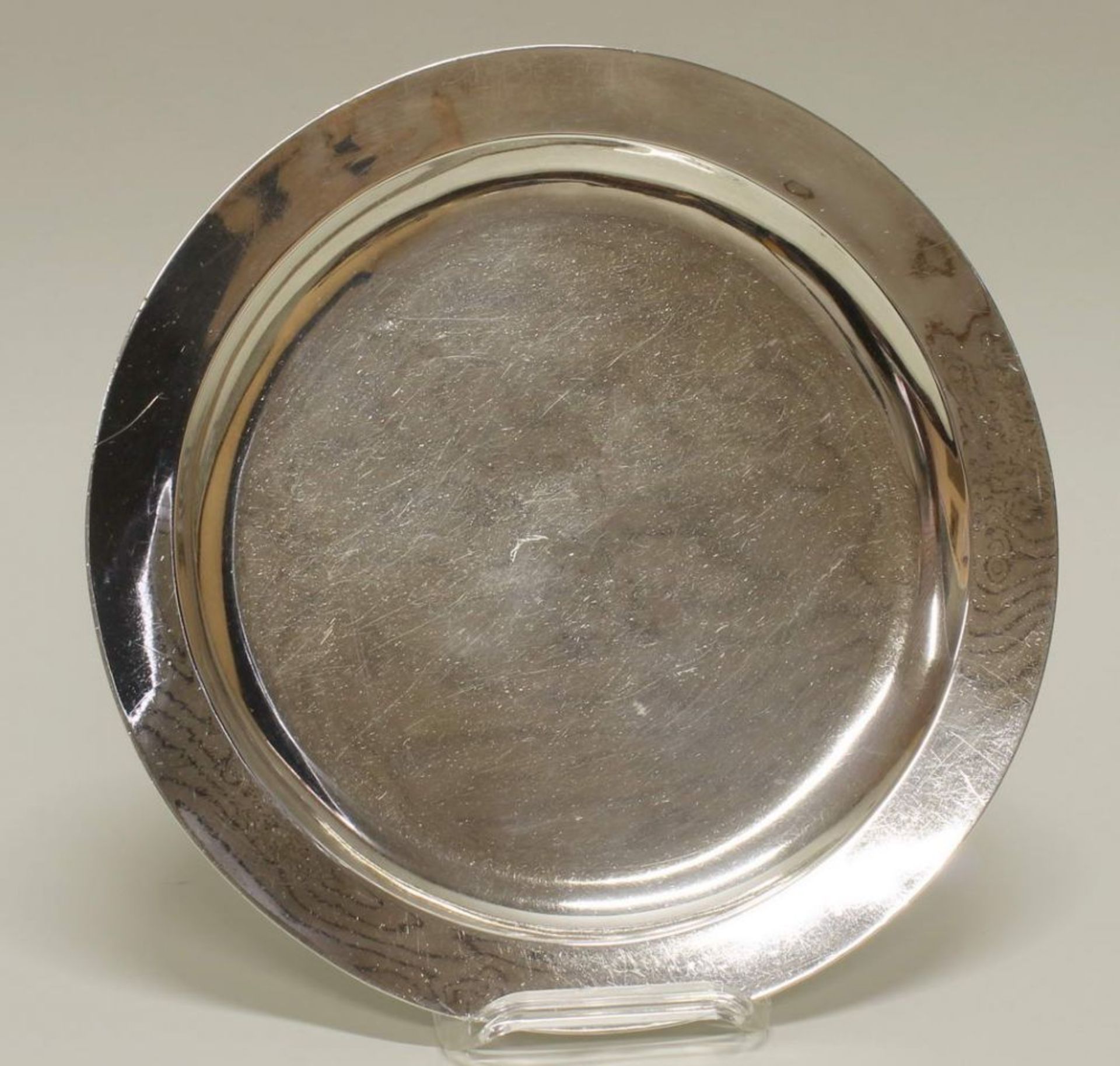 Reserve: 350 EUR        Platte, Britannia-Silber, London, 1720, John Farnell, punziert Meistermarke, - Image 2 of 2