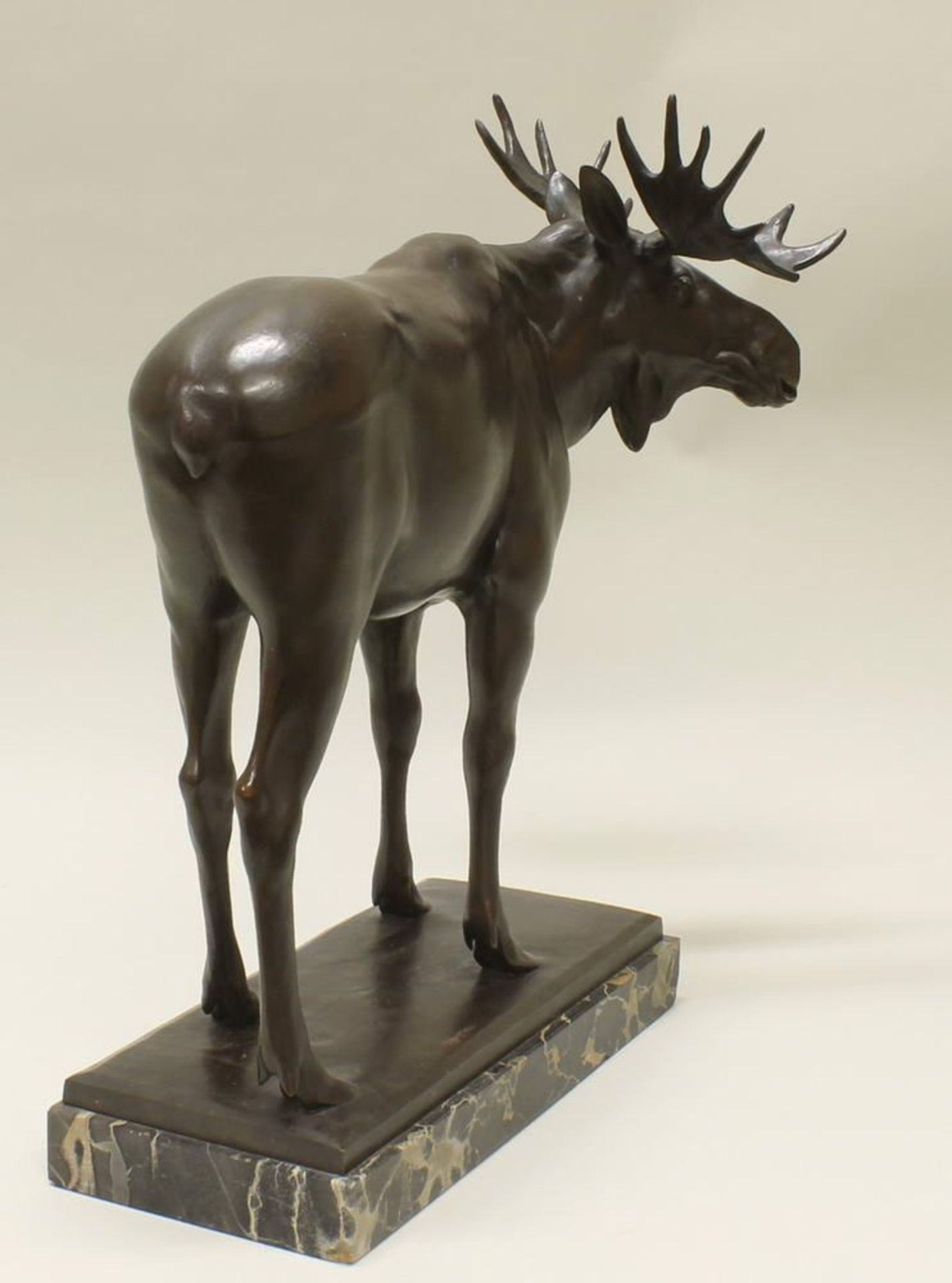 Reserve: 500 EUR        Bronze, "Stehender Elch", auf der Plinthe bezeichnet L. Vordermayer 1910, - Image 5 of 12