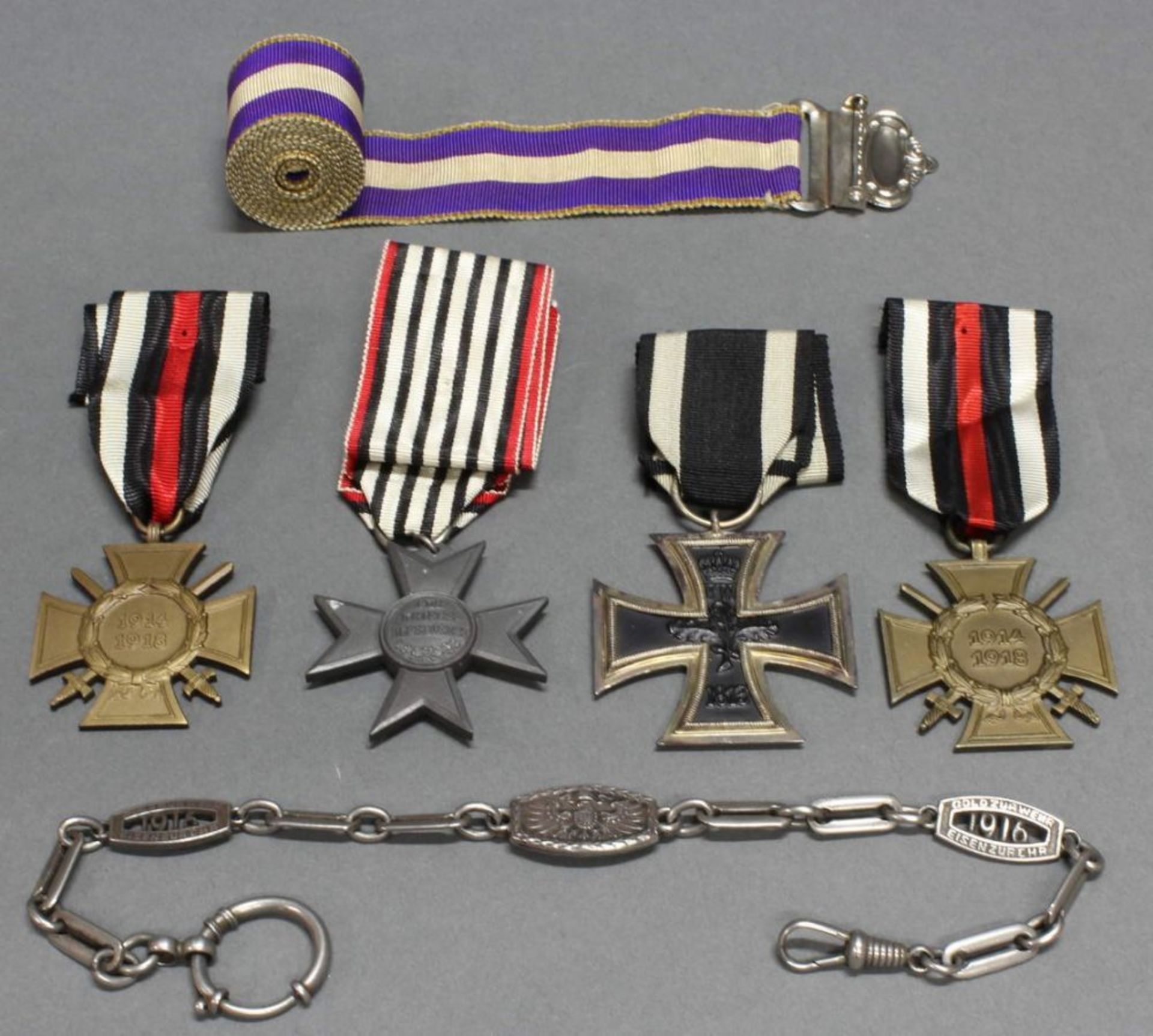 Reserve: 50 EUR        Orden, "Kriegshilfsdienst", Preußen, ab 1914, am langen Band; Eisernes Kreuz, - Image 2 of 2