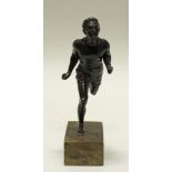 Reserve: 120 EUR        Bronze, "Der Läufer", 19 cm hoch, auf Steinsockel