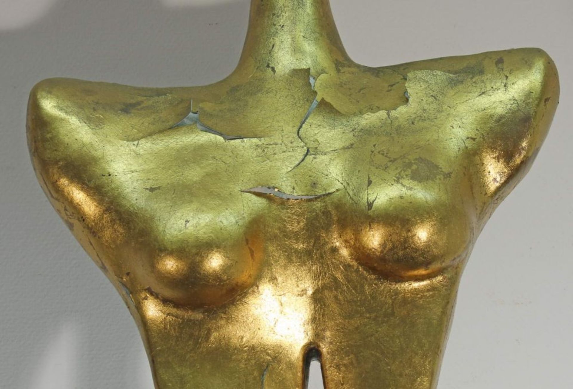 Reserve: 1500 EUR        2 Plastiken, "Figurinen", grün und gold gefasst, jeweils bezeichnet G. - Image 17 of 26