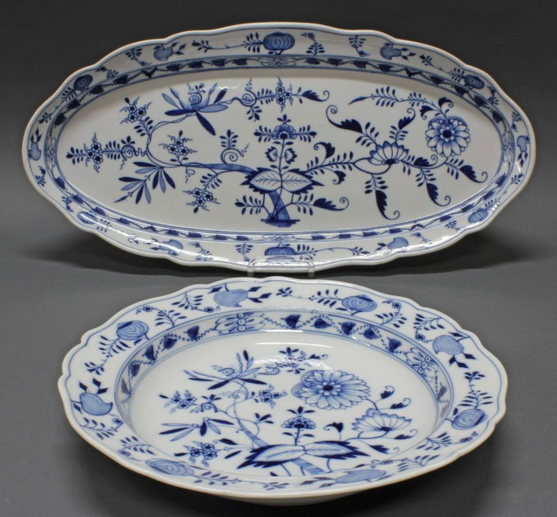 Reserve: 200 EUR        Fischplatte und Vorlegeplatte, Meissen, Schwertermarke, 1850-1924, 1.