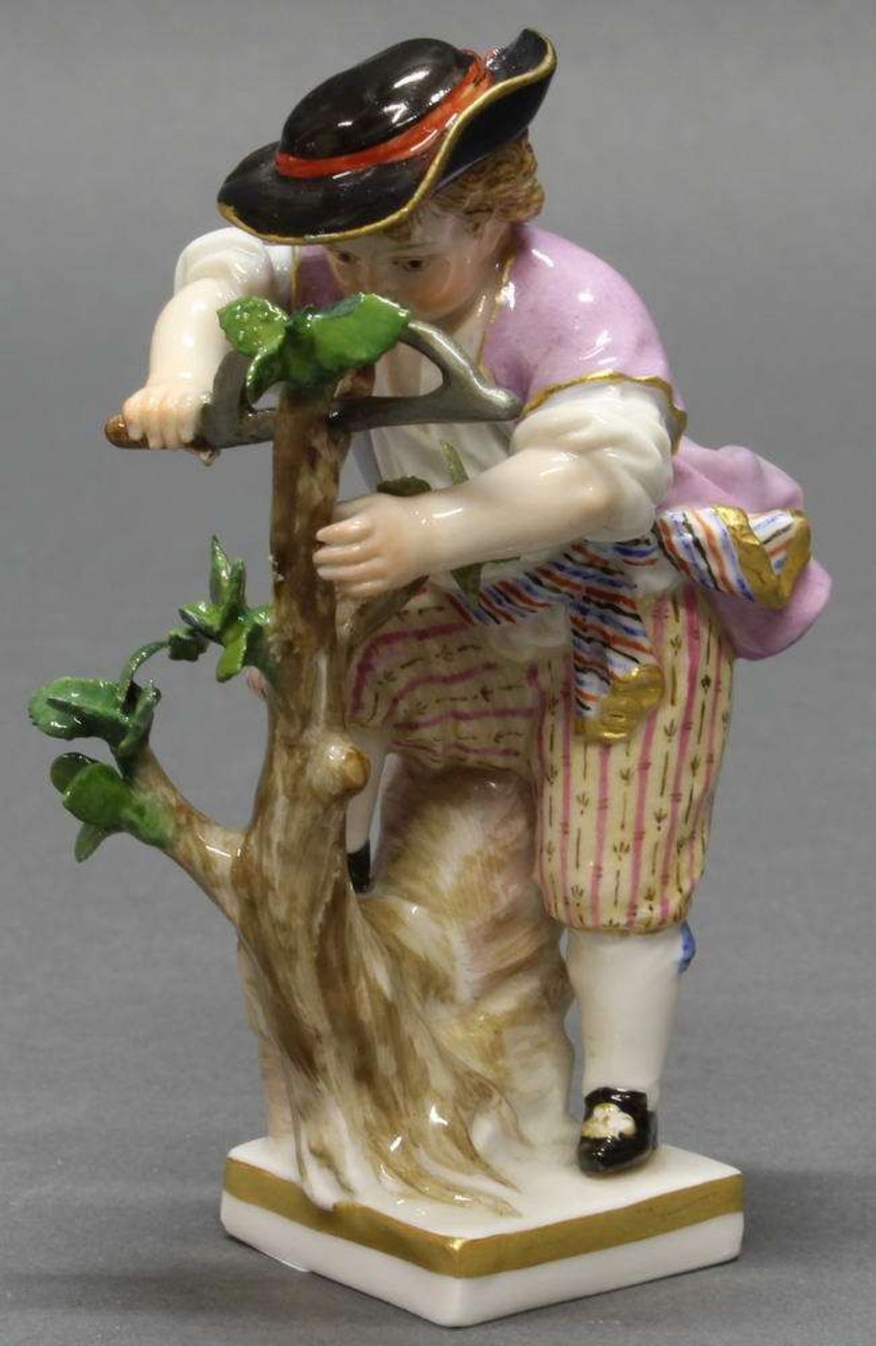 Reserve: 350 EUR        Porzellanfigur, "Gärtnerjunge Äste sägend", Meissen, Schwertermarke, 1850- - Image 3 of 8