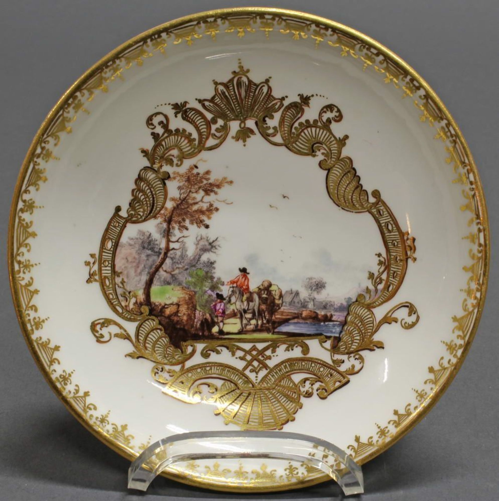 Reserve: 250 EUR        Unterteller, Meissen, Schwertermarke, um 1740-1745, goldnummeriert II,