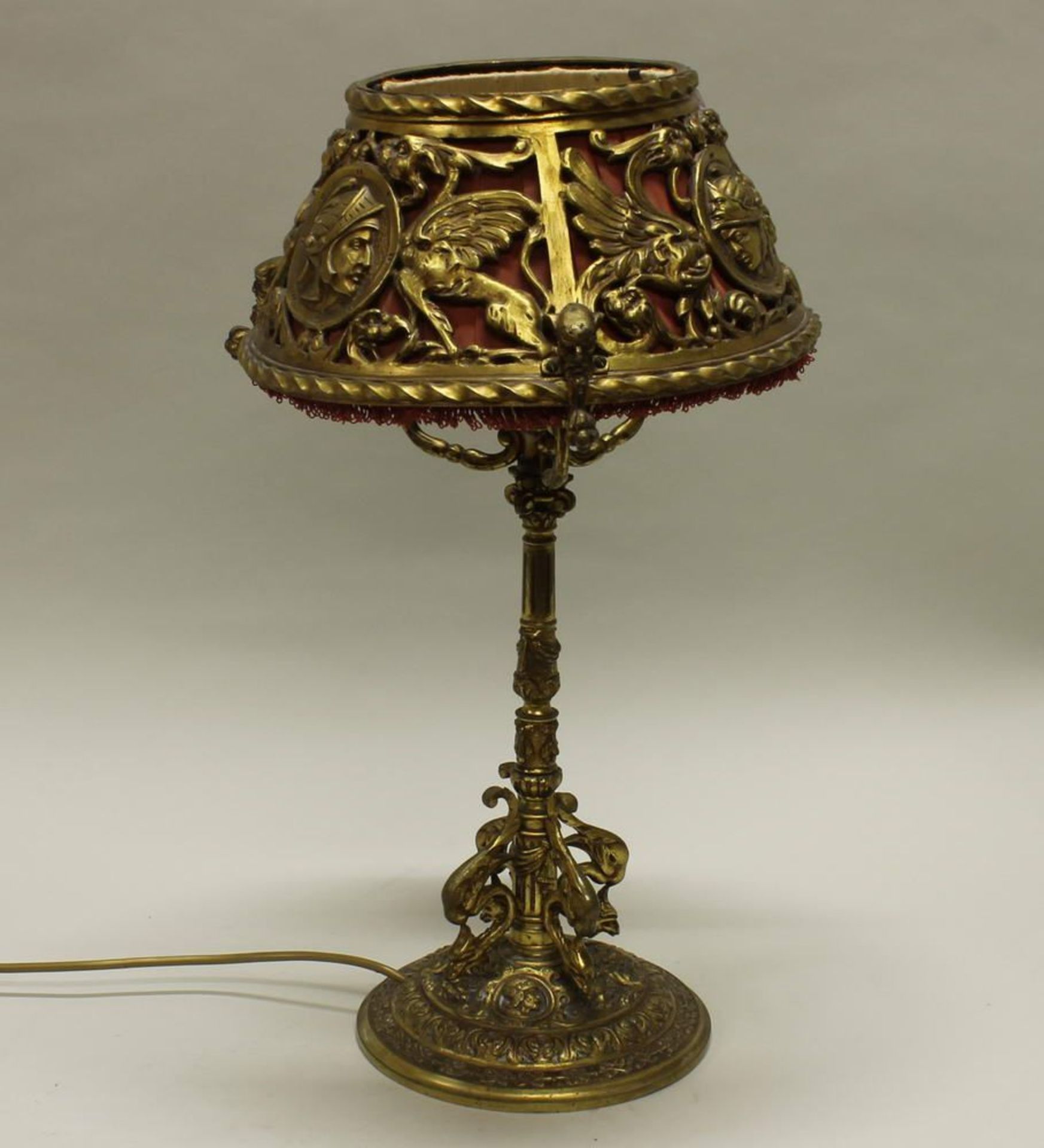 Reserve: 160 EUR        Tischlampe, Bronze, im historistischen Stil, mit Kriegermedaillons, - Image 2 of 2