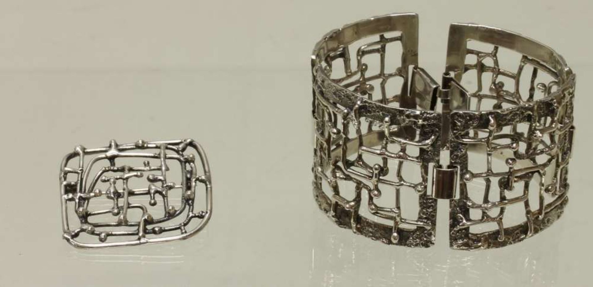 Reserve: 100 EUR        Armband, Silber 835, Atelierarbeit 1970er Jahre, Brosche (passend), Silber