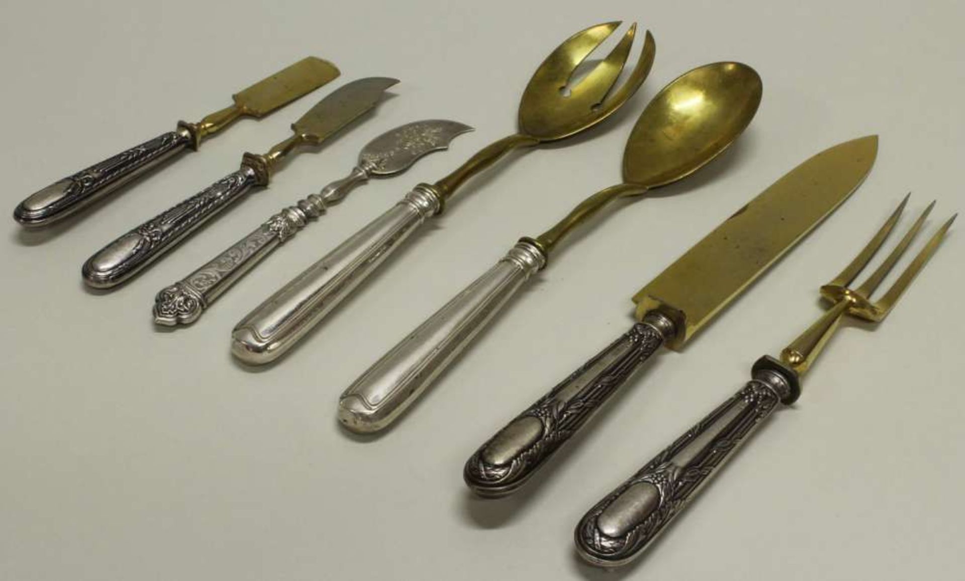 Reserve: 100 EUR        Tranchierbesteck, Käsemesser, Buttermesser, Salatbesteck, Silber 800, - Image 2 of 2