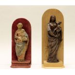 Reserve: 120 EUR        2 Skulpturen, Holz geschnitzt, "Muttergottes mit Kind", 19. Jh., 1x Reste