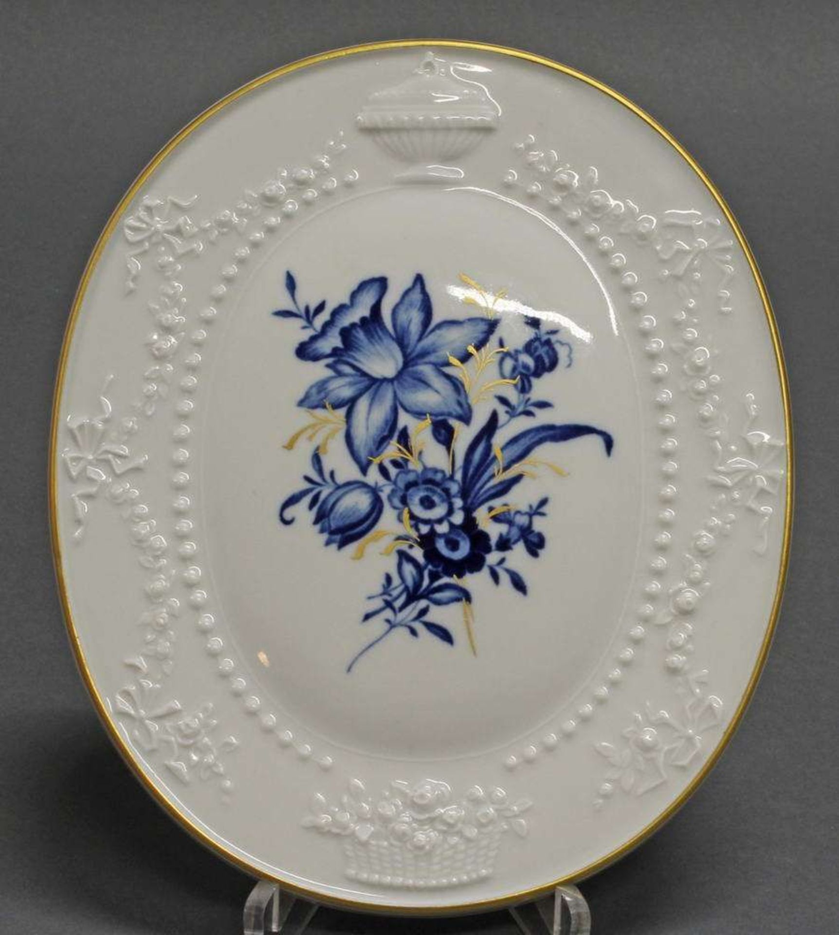 Reserve: 30 EUR        Wandplakette, Meissen, Schwertermarke, 1. Wahl, oval, blaue Blumen, - Image 2 of 4