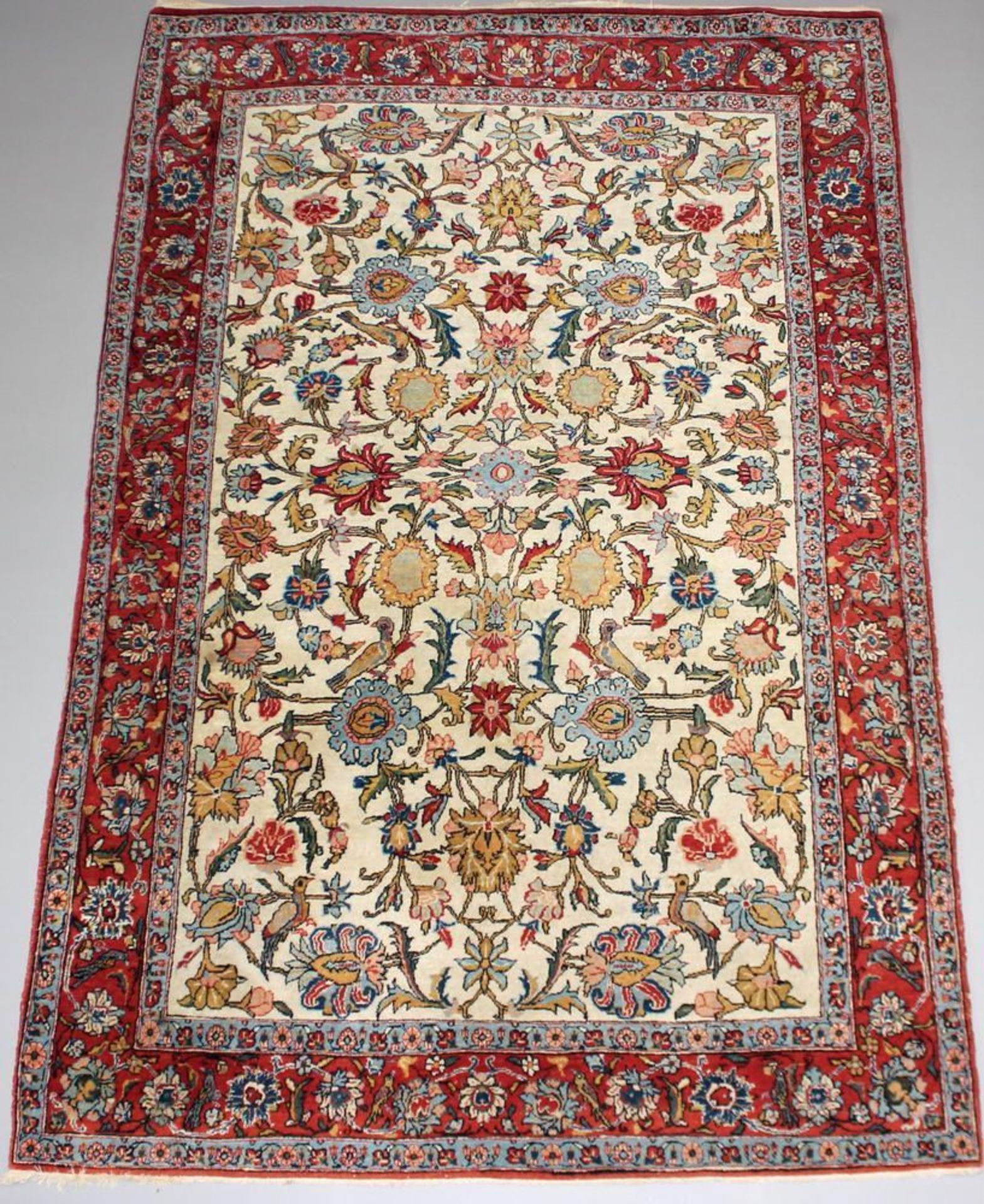 Reserve: 100 EUR        Isfahan, Persien, mit Vogelmotiven, ca. 2.05 x 1.32 m, kleine