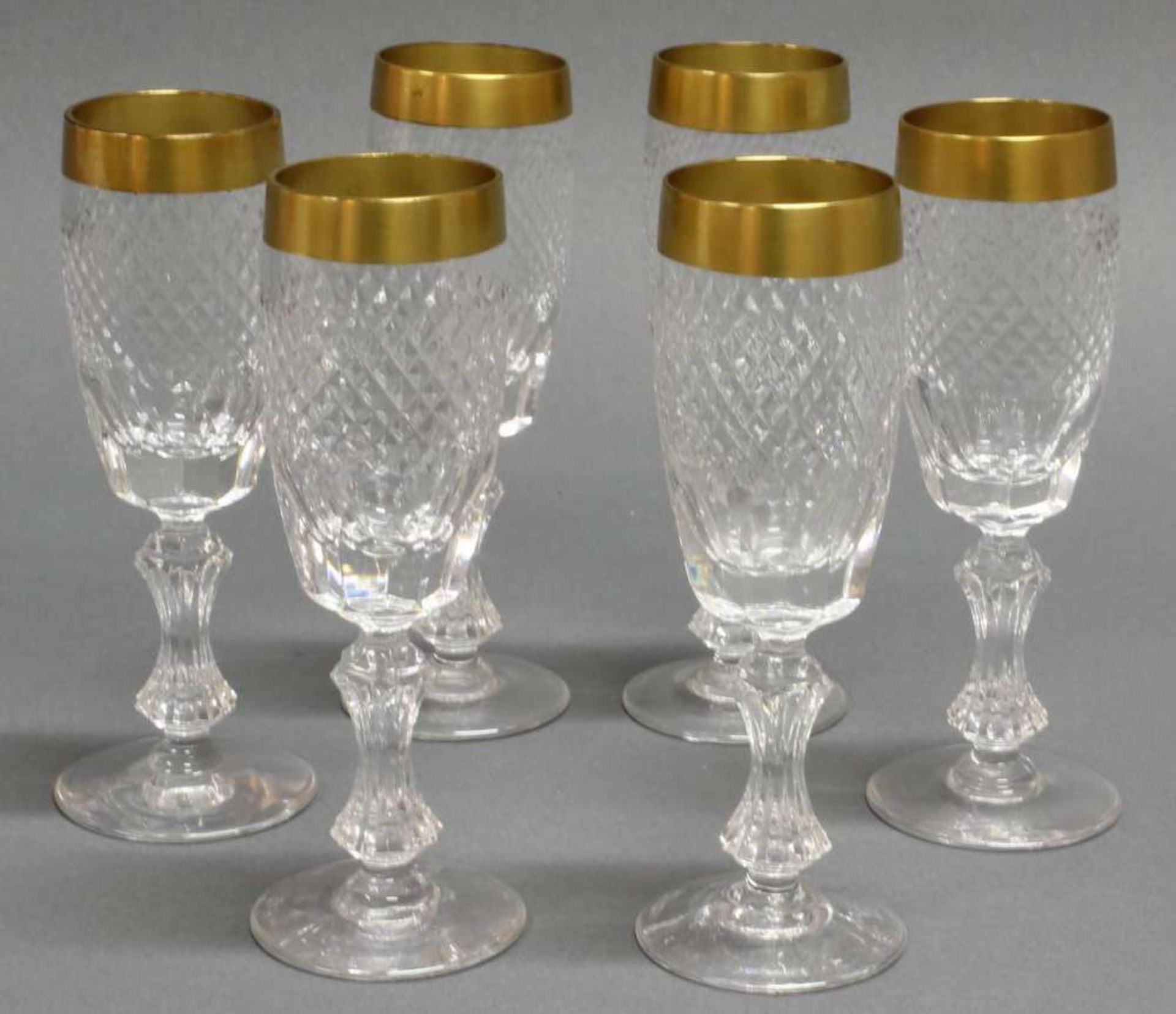 Reserve: 20 EUR        6 Sherrygläser, 20. Jh., farbloses Glas, Goldrand, 13.5 cm hoch