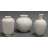Reserve: 90 EUR        3 Vasen, KPM Berlin, Weißporzellan, verschiedene Formen, 13-15.5 cm hoch