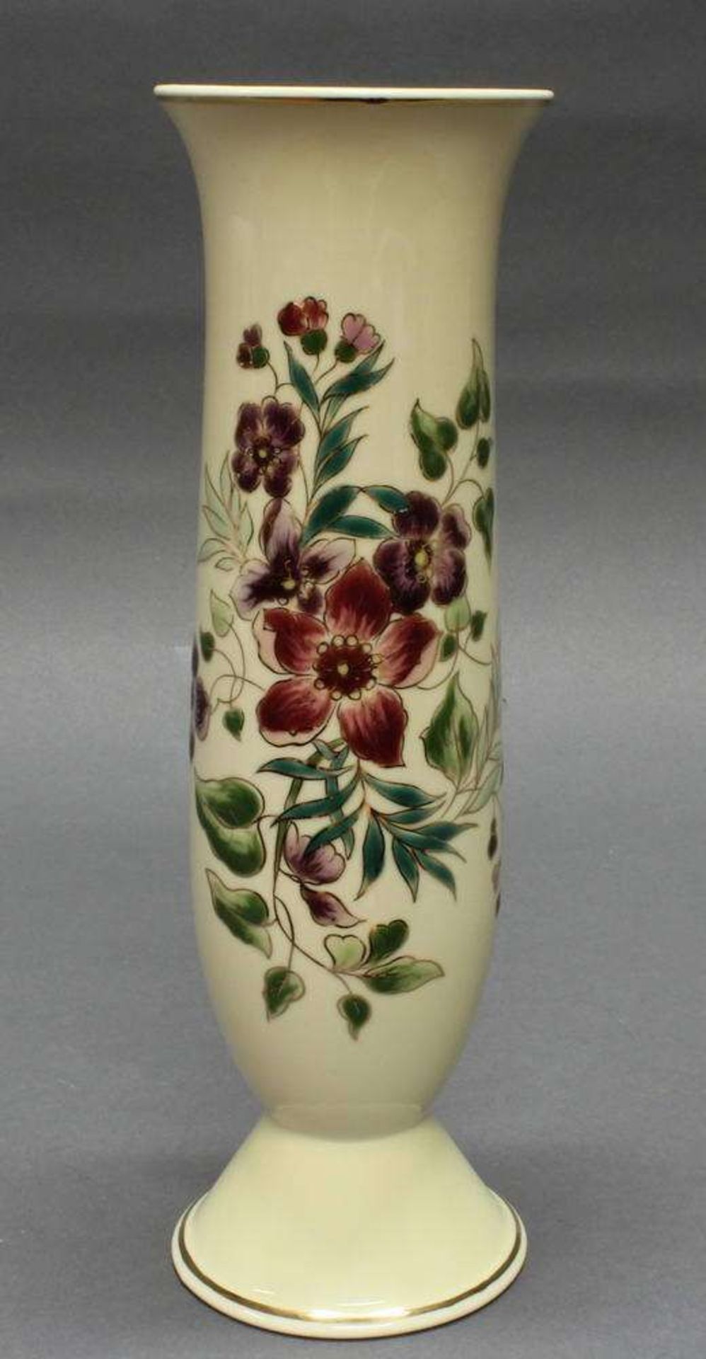 Reserve: 30 EUR        Vase, Pécs, Zsolnay Exclusiv Porcelain, schlankes Gefäß, farbige Blütenzier - Image 2 of 4