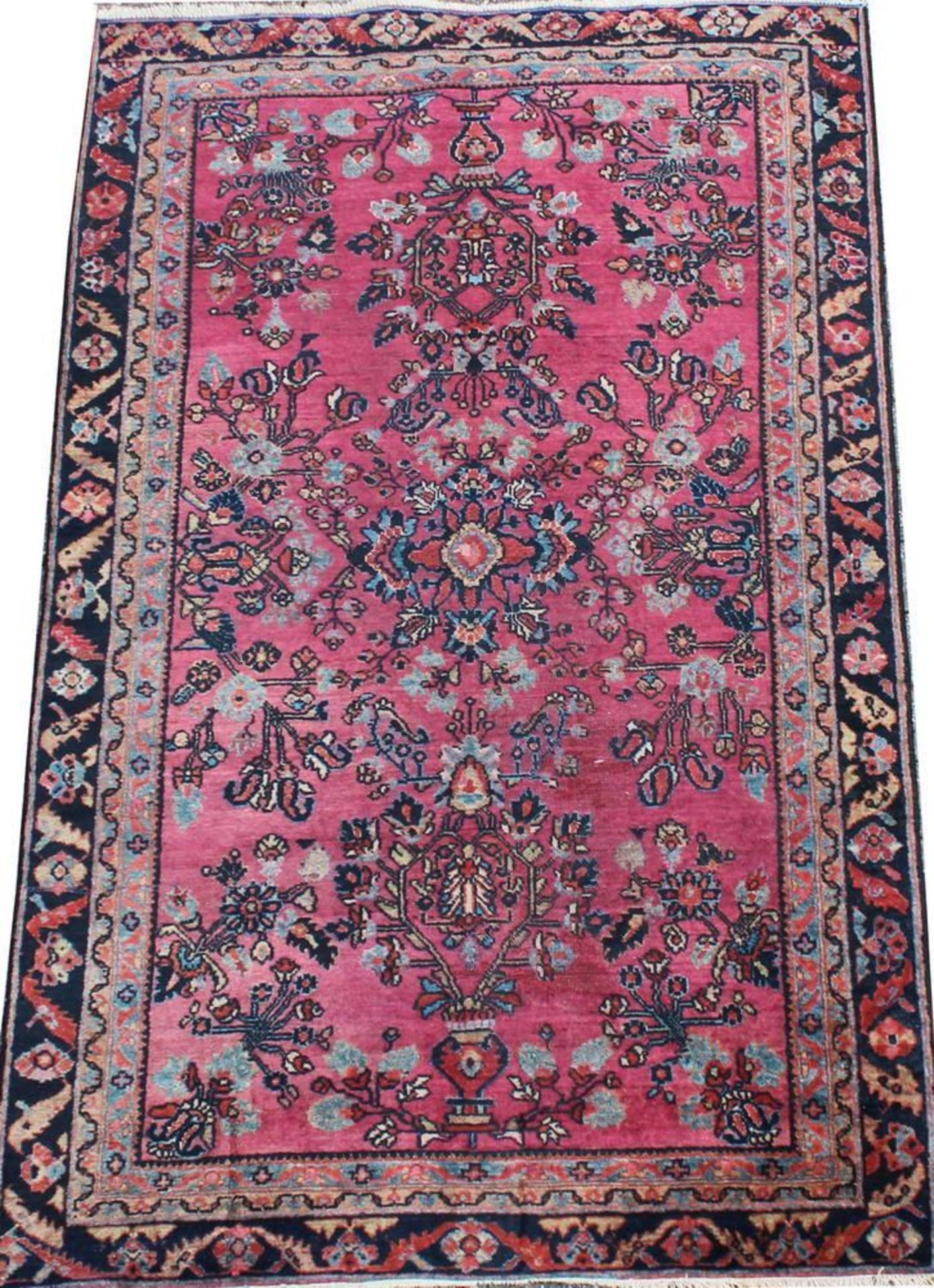 Reserve: 180 EUR        Sarough, Persien, alt, ca. 1.88 x 1.15 m, zwei kleine Risse, Flor reduziert