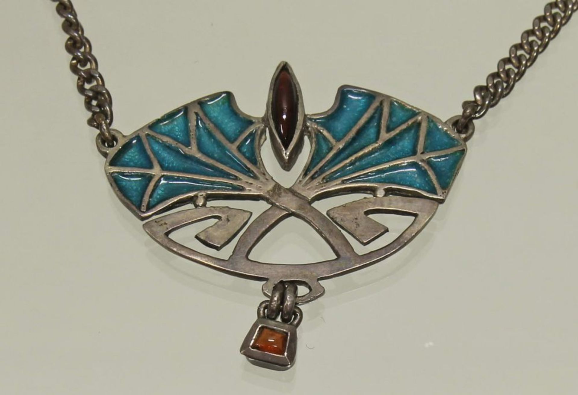 Reserve: 80 EUR        Collier, Jugendstil, Silber 835, grünes Email, Granate