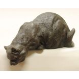 Reserve: 100 EUR        Bronze, "Lauernde Katze", neuzeitlicher Guss, 11 cm hoch, 27 cm lang