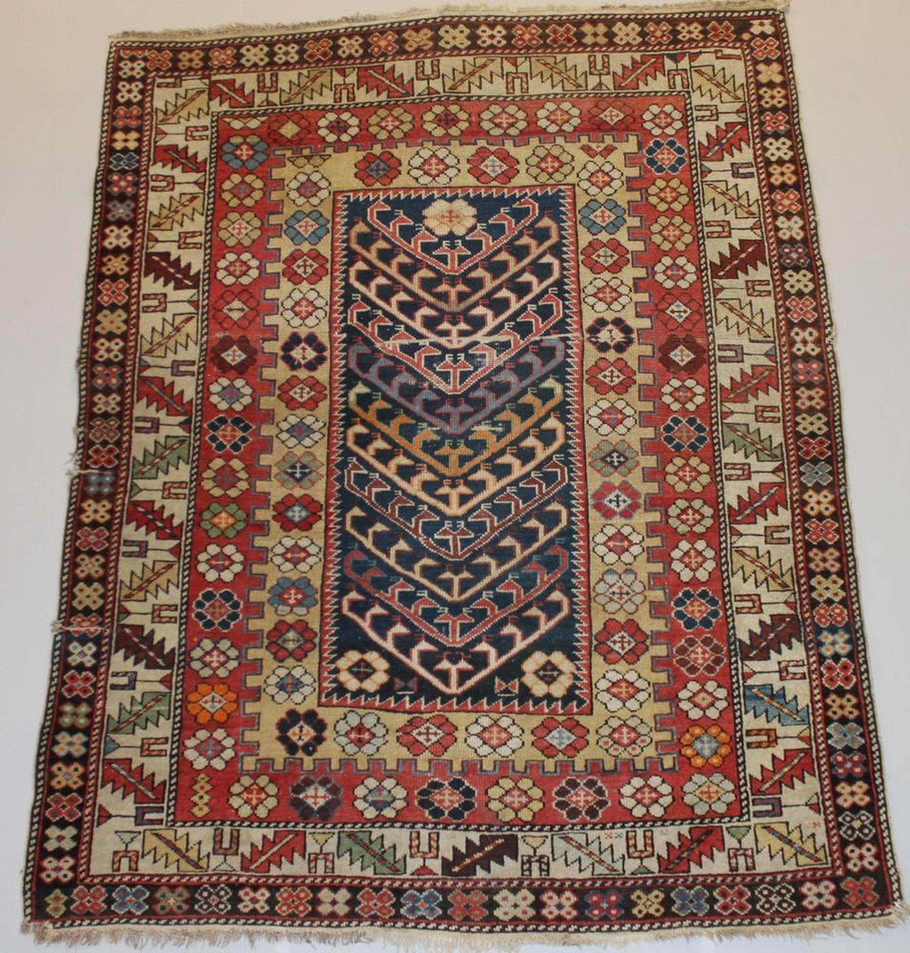 Reserve: 120 EUR        Schirwan, Kaukasus, alt, ca. 1.46 x 1.11 m, Flor reduziert, kleine