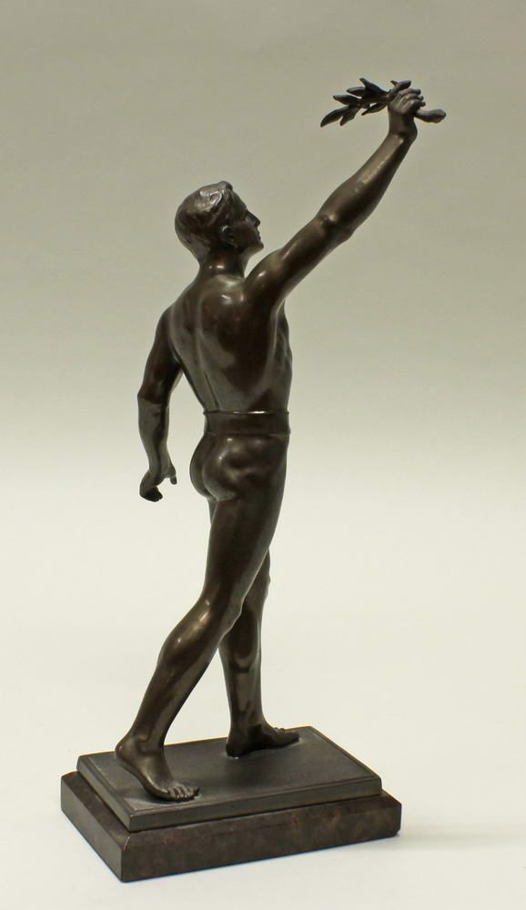 Reserve: 120 EUR        Metallguss, bronziert, "Sieger", stehender Athlet mit Lorbeerzweig, 32 cm - Image 6 of 6