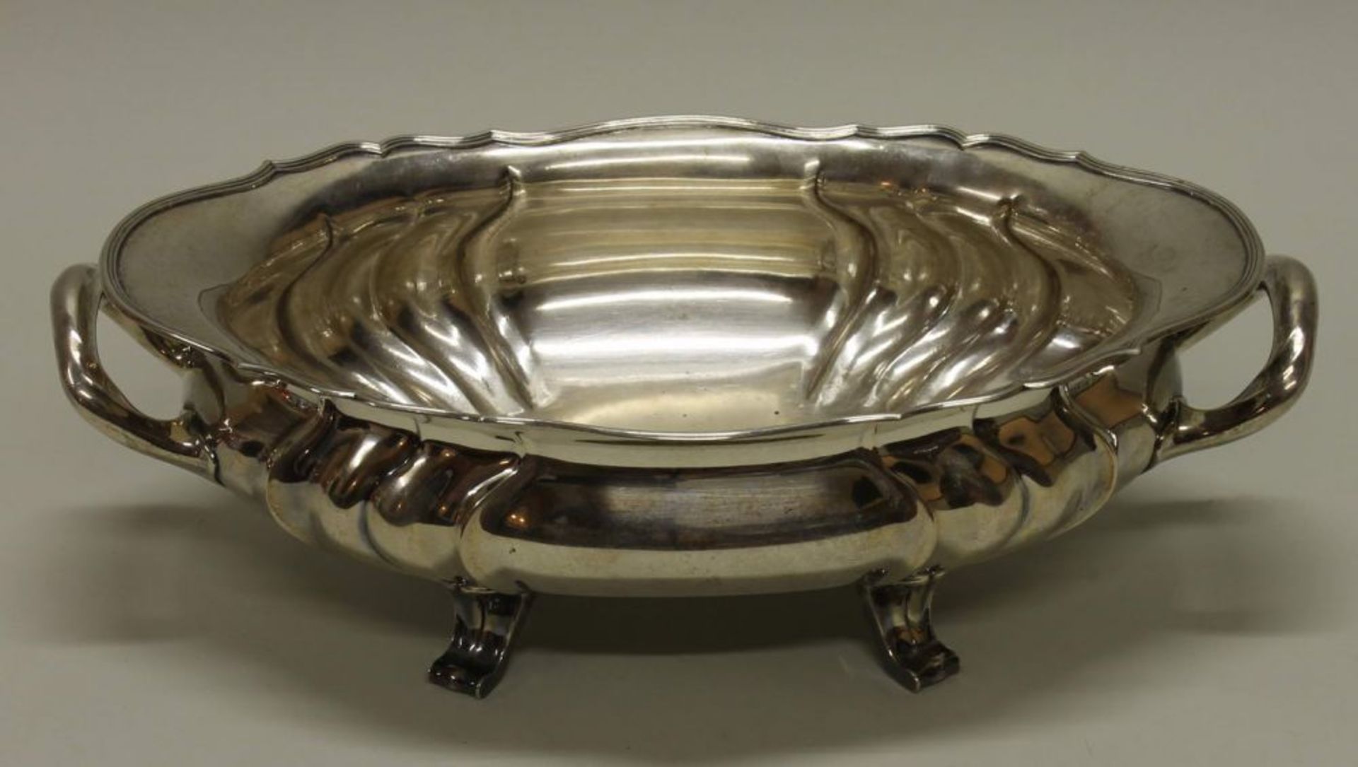 Reserve: 700 EUR        Jardinière, Silber 800, Wilkens, oval, von Zügen gegliedert, passig- - Image 2 of 2