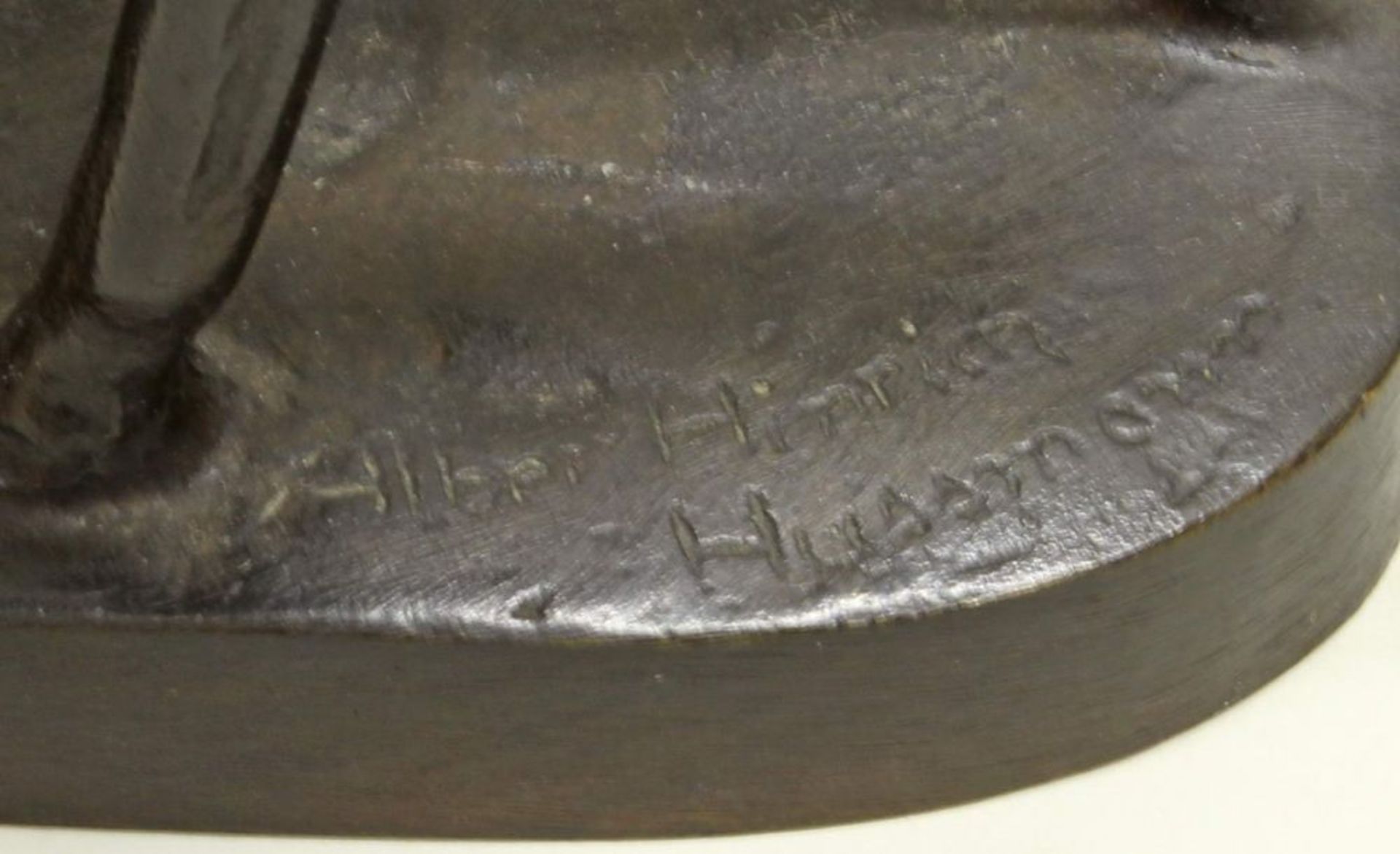 Reserve: 550 EUR        Bronze, "Fohlen", auf der Plinthe bezeichnet Albert Hinrich Hussmann, 21.5 - Image 6 of 6