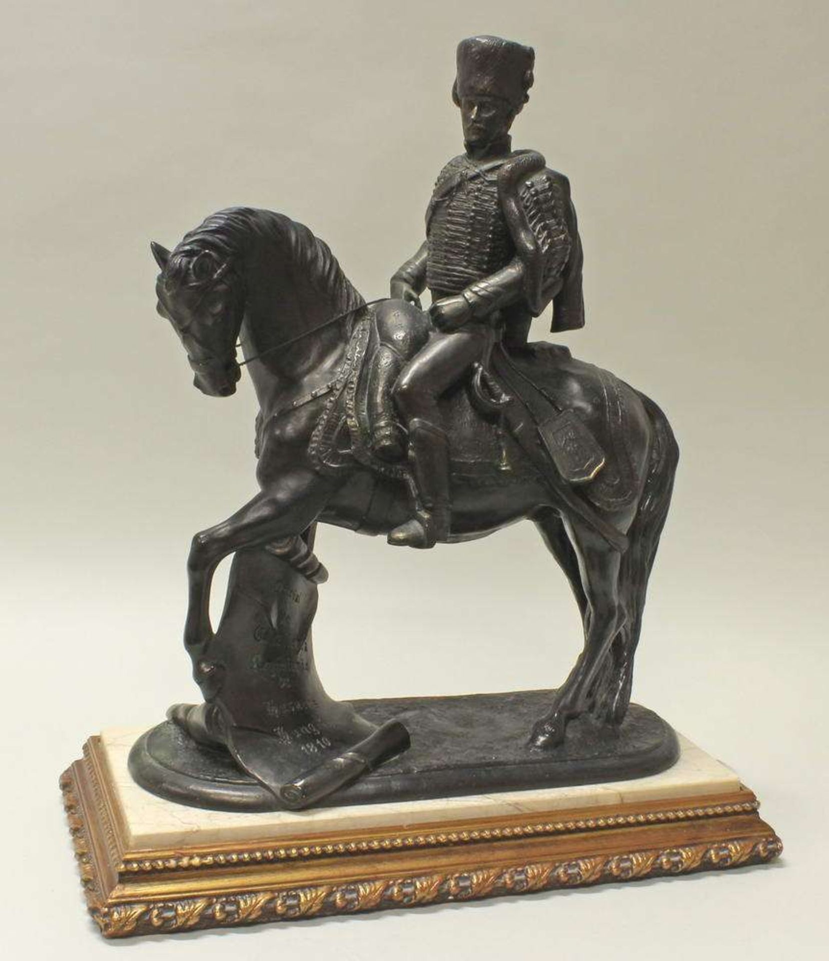 Reserve: 1600 EUR        Bronze, schwarzbraun patiniert, "Ungarischer Husar zu Pferd", auf dem