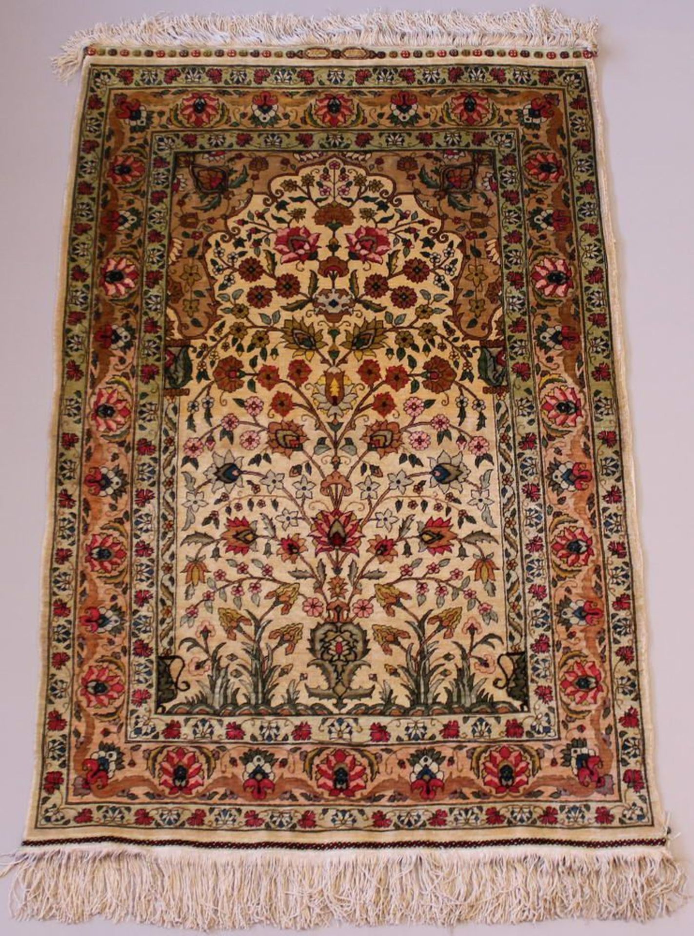 Reserve: 500 EUR        Gebets-Hereke, Türkei, Seide, Lebensbaummotiv, ca. 1.26 x 0.82 m