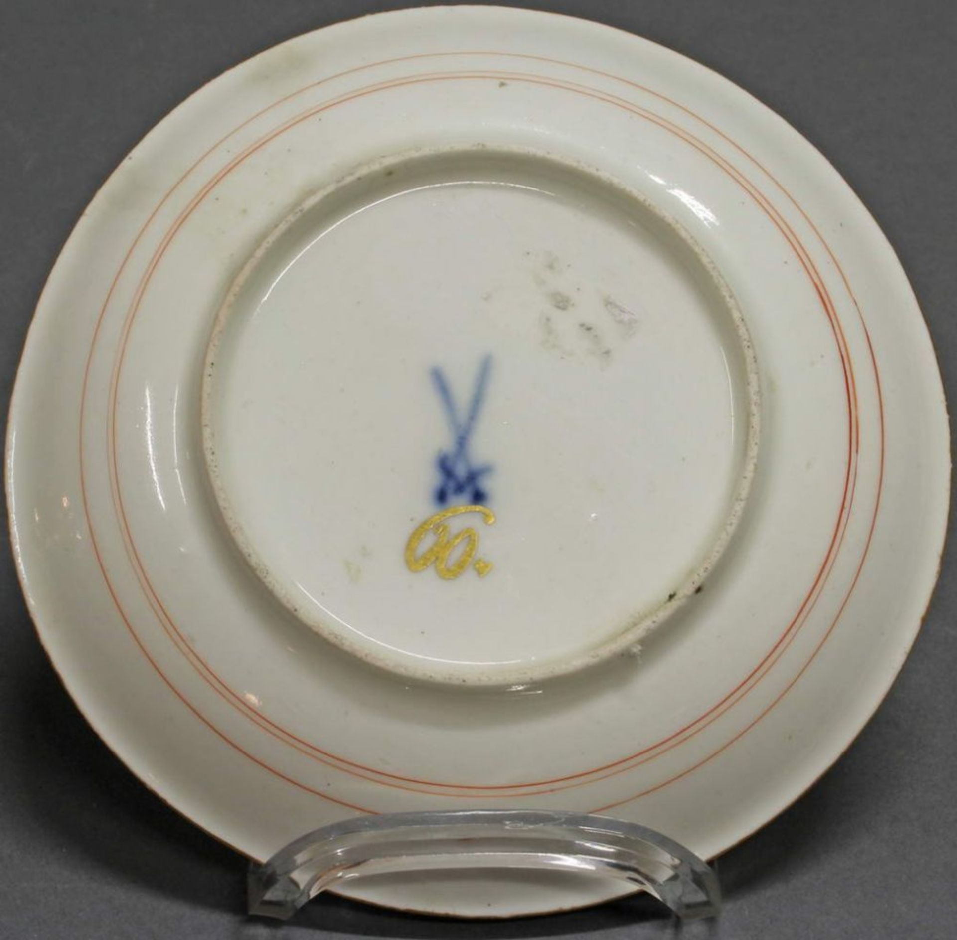 Reserve: 250 EUR        Unterteller, Meissen, Schwertermarke, um 1735, goldnummeriert 60, polychrome - Image 5 of 6