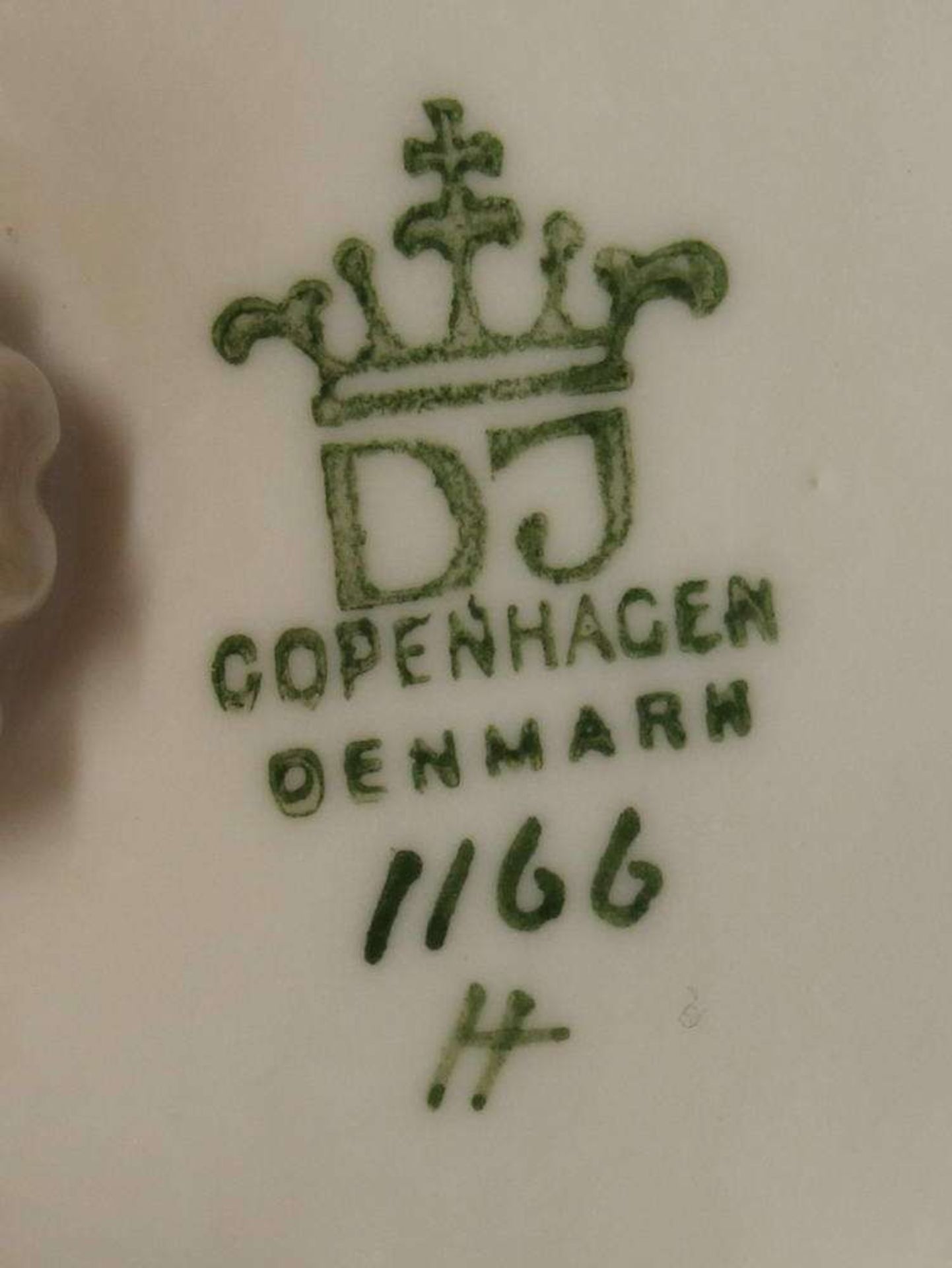 Reserve: 100 EUR        Porzellanfigur, "Junge mit Spielauto", Dahl-Jensen, Kopenhagen, Modellnummer - Image 4 of 4