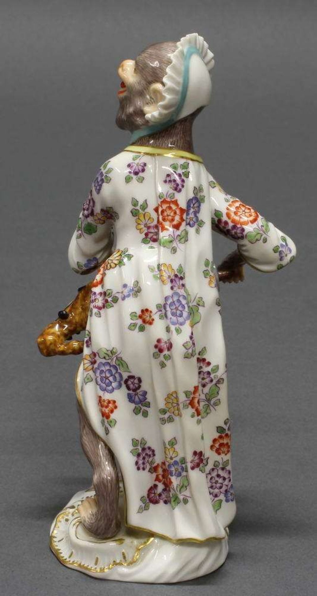 Reserve: 700 EUR        Porzellanfigur, "Musikantin mit Drehleier aus der Affenkapelle", Meissen, - Image 3 of 8