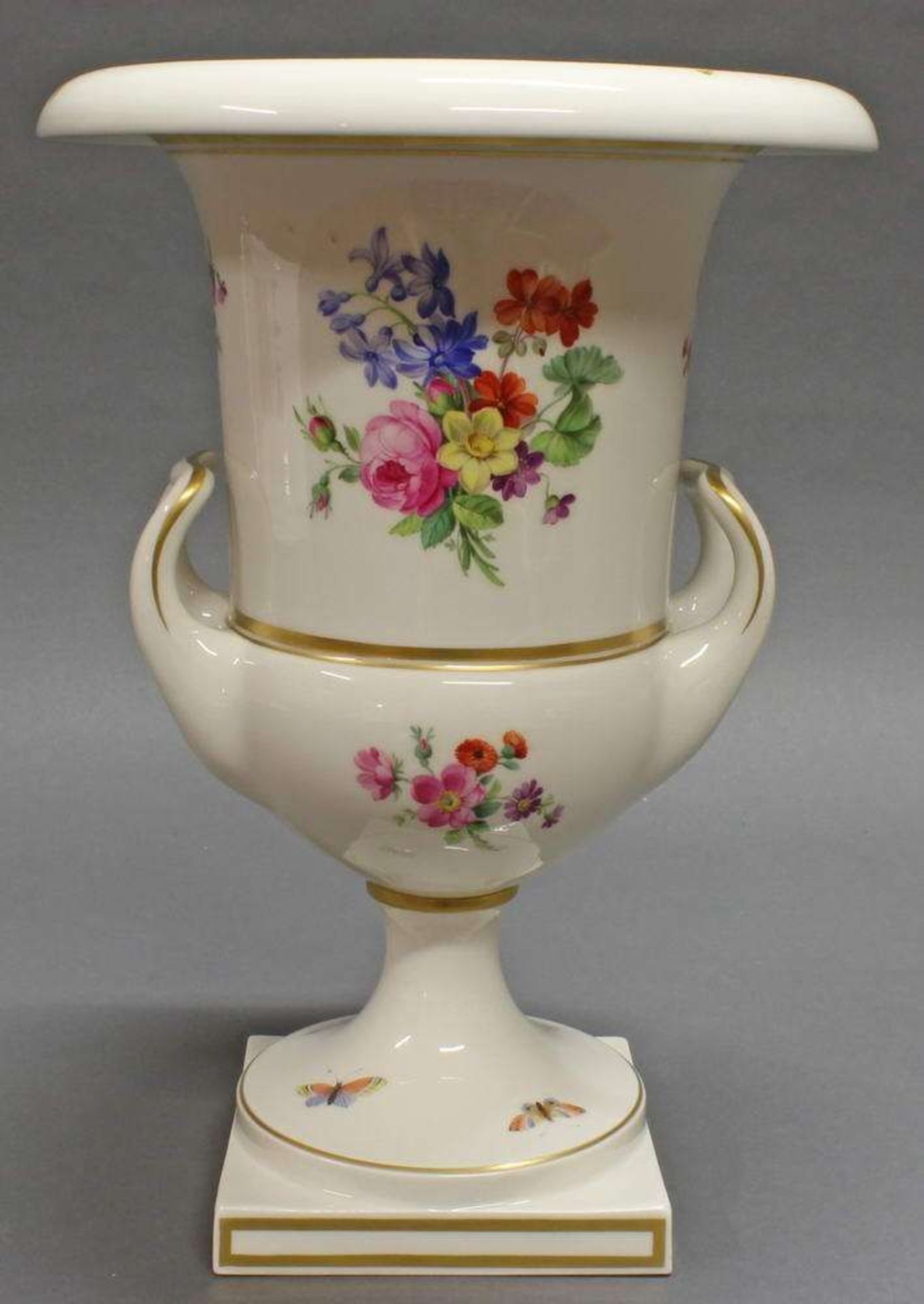 Reserve: 300 EUR        Kratervase, KPM Berlin, bunte Blumen und Insekten, Goldstaffage, 32.5 cm - Image 2 of 6