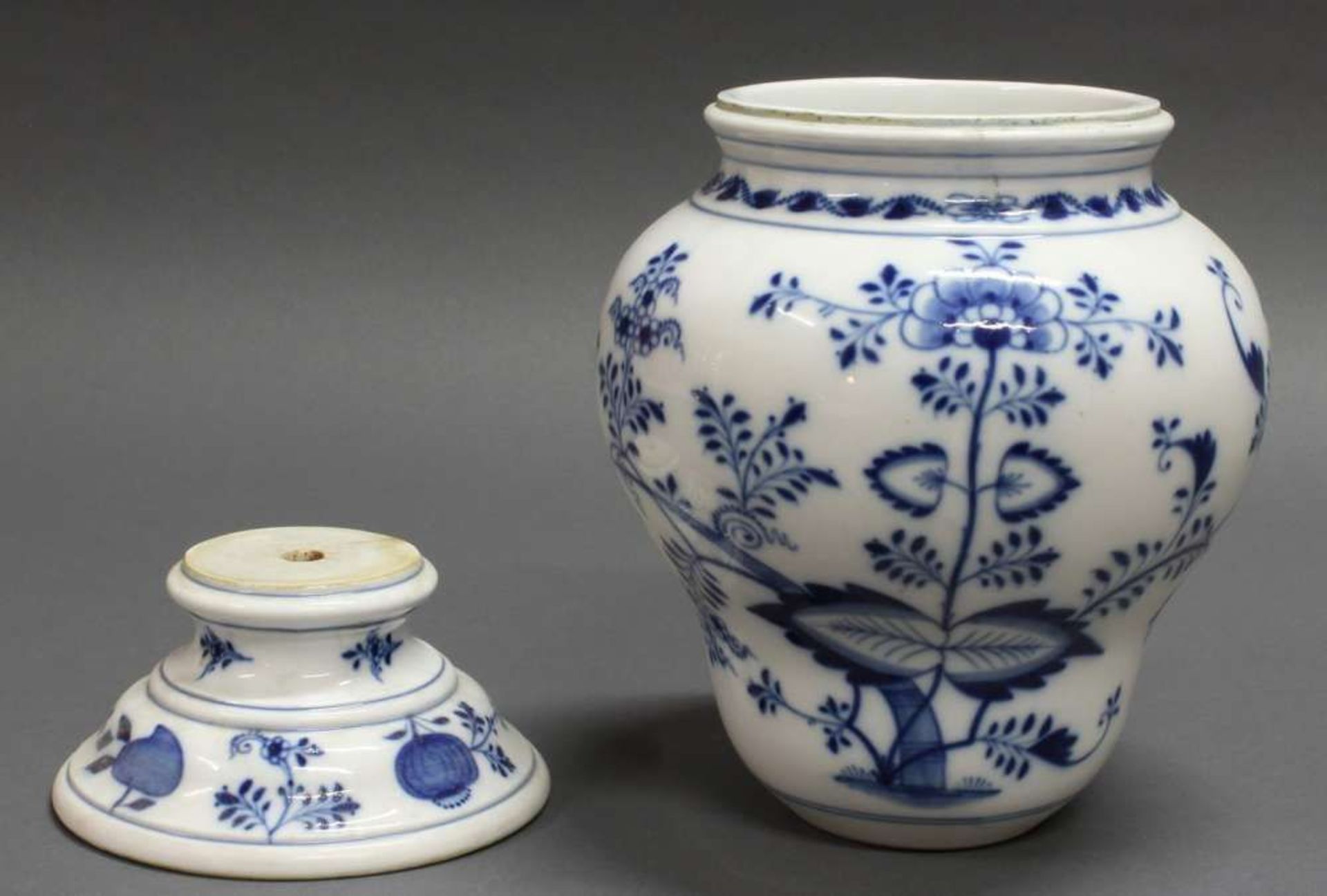 Reserve: 50 EUR        Vase, Meissen, Schwertermarke, 1850-1924, 1. Wahl, Zwiebelmuster, 27 cm hoch,