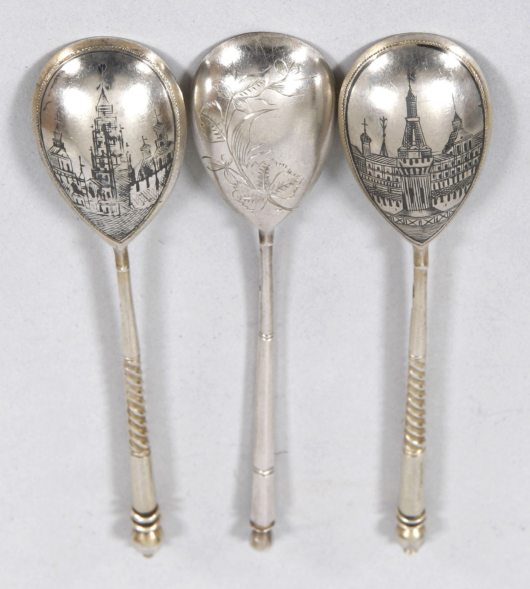 3 Teelöffel 84er Zolotniki Silber, Russland, um 1900 2x gedrehter Griff m. variier. - Bild 2 aus 2