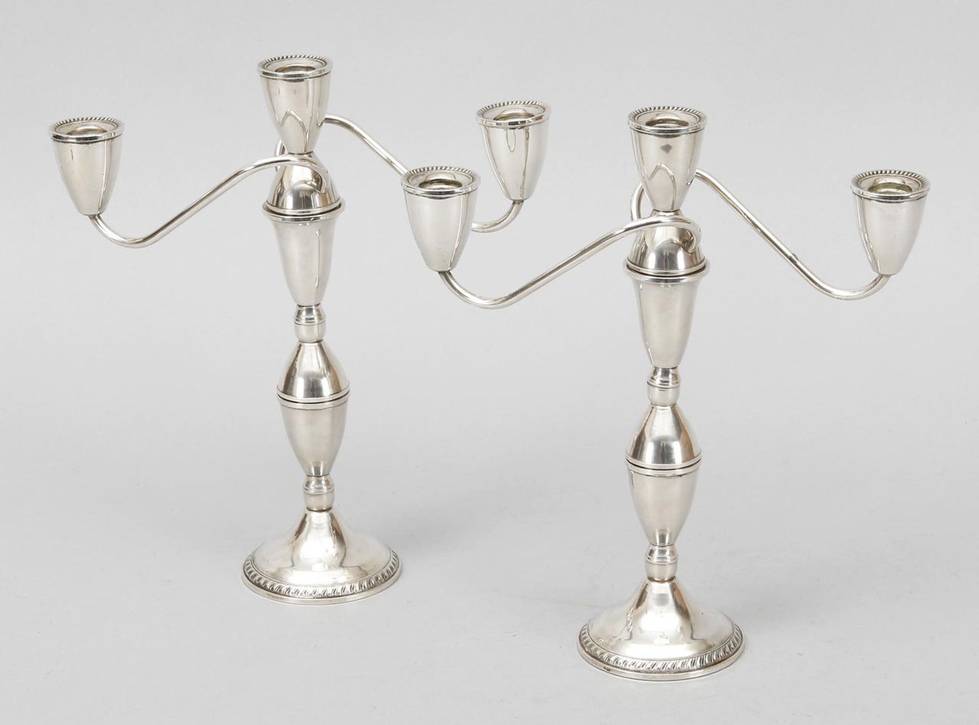Paar 3-armige Leuchter Sterling Silber, Amerika, 20.Jh. Kordelrand. 2 gedrehte Leuchterarme. - Bild 2 aus 3