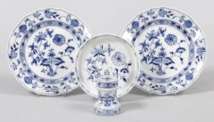 Konvolut Porzellan, Meissen, 19./20.Jh. "Zwiebelmuster"-Dekor. Unterglasurblaue Schwertermarken. 4-