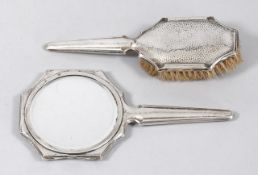 Toilettenset 800er Silber u.a., Deutschland, 20.Jh. Haarbürste u. Handspiegel im Art Déco-Stil m.