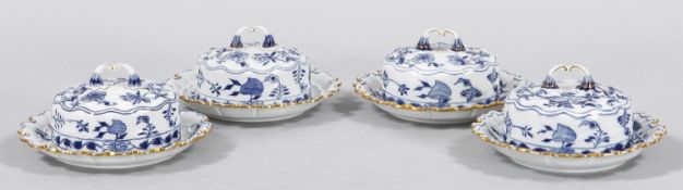 3 Butterdosen u. 1 Käseglocke Porzellan, Meissen, Mitte 19.Jh. "Zwiebelmuster"-Dekor m. Goldrand.