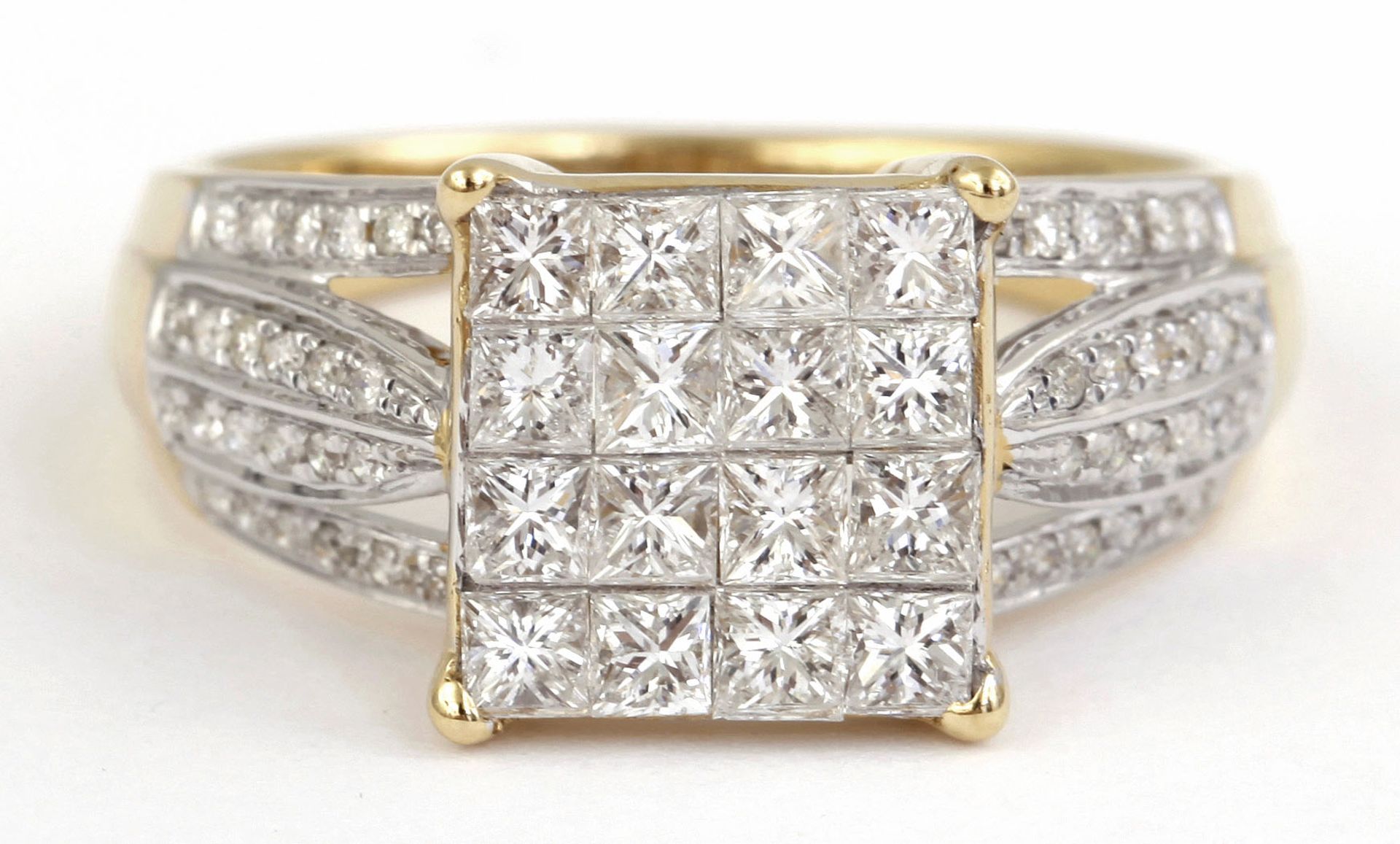 Brillant-Ring 750/-GG, 21.Jh. Quadratischer Ringkopf ausgefasst m. Princess-Diamanten u. die Schiene