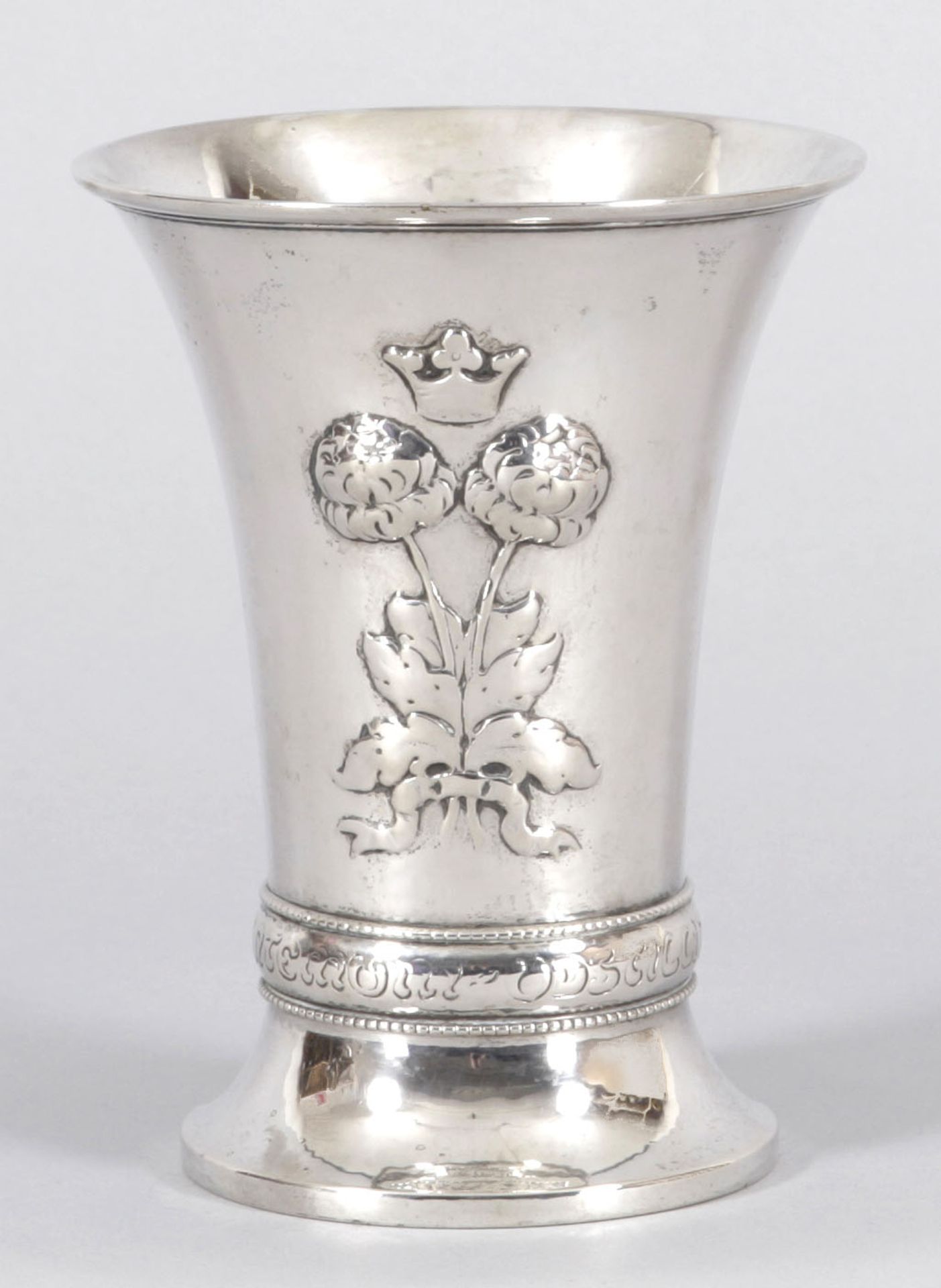 Kratervase 830er Silber, Dänemark, 1924 Auf abgesetztem Stand, der sich verjüngende Fuß m.