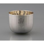 George II. tumbler cup Sterlingsilver, engraved monogram, fully hallmarked with British standard