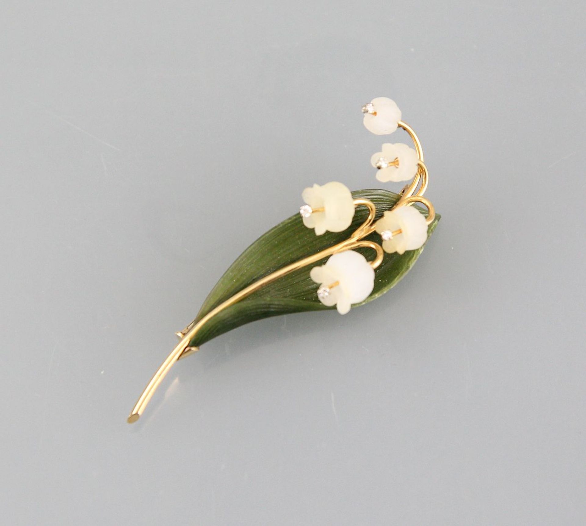 Brooch "Lily of the valley" 14ct. yellow gold, carved jade and five small diamonds, double