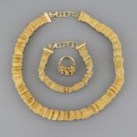 Set of chain, bracelet and ring 14ct. yellow gold, all pieces with very fine golden net, chain l. 46