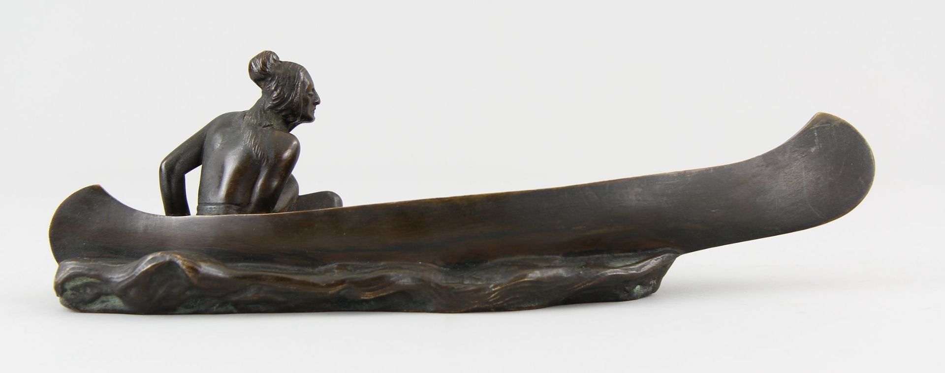 German or Austrian Sculptor of the 19th/20th century Figure, patinated bronze, canoeing Native - Image 2 of 3