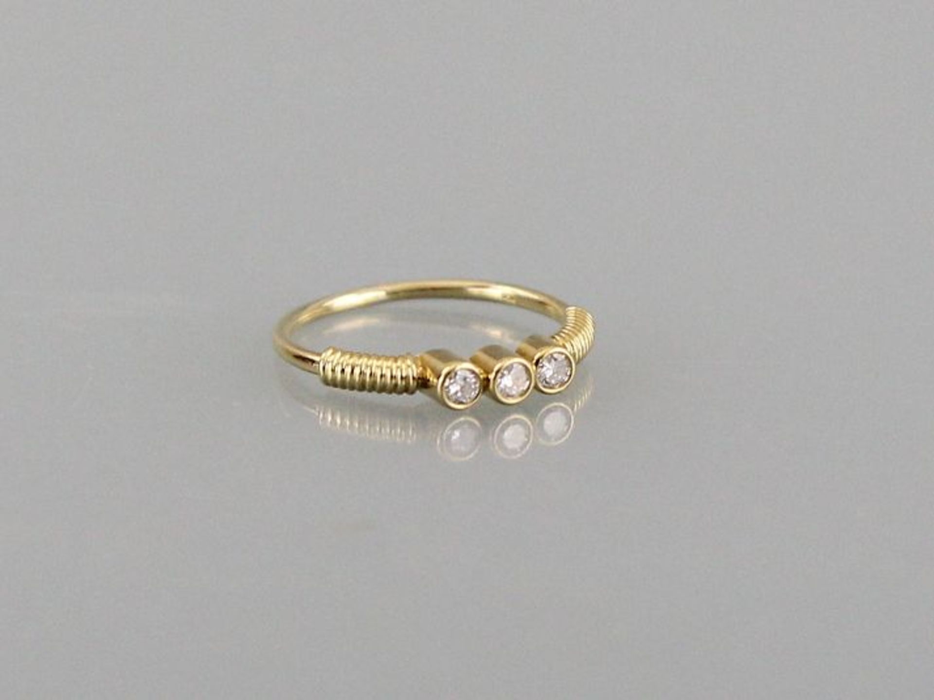 Ring 18ct. yellow gold with three small diamonds, size 56, weight 2.6 gr., perfect condition