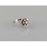 Ring 14ct. white gold with five larger diamonds H/vvsi up to 0.17 ct. and 18 small diamonds, size