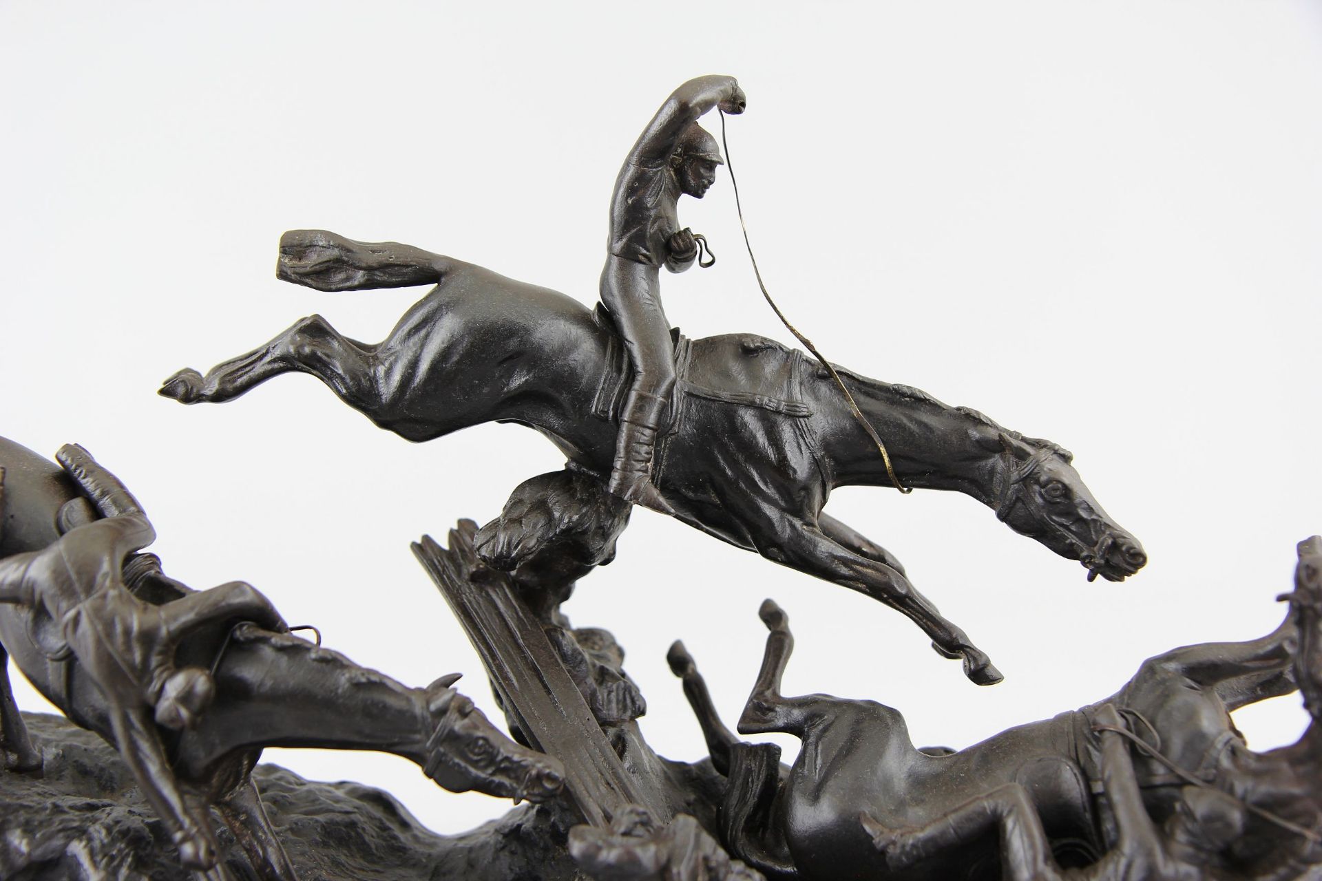 English sculptor of the 19th century Figure "Steeplechase fiasco", patinated iron cast, original - Image 5 of 7