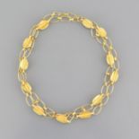 Halskette "Otto Hahn" Gelbgold 18kt., langovale Glieder und eingeschaltete Doppelblättchen mit