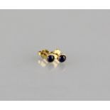 Stud errings 18ct. yellow gold with two saphires, total weight 1.8 gr., both very good