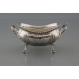 Massive George III. dish Sterlingsilver, fully hallmarked with British standard mark (lion passant),