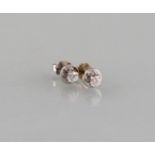 Stud errings 18ct. white gold with two diamonds G-H/vvsi, each 1.7 ct., total weight 2.6 gr., both