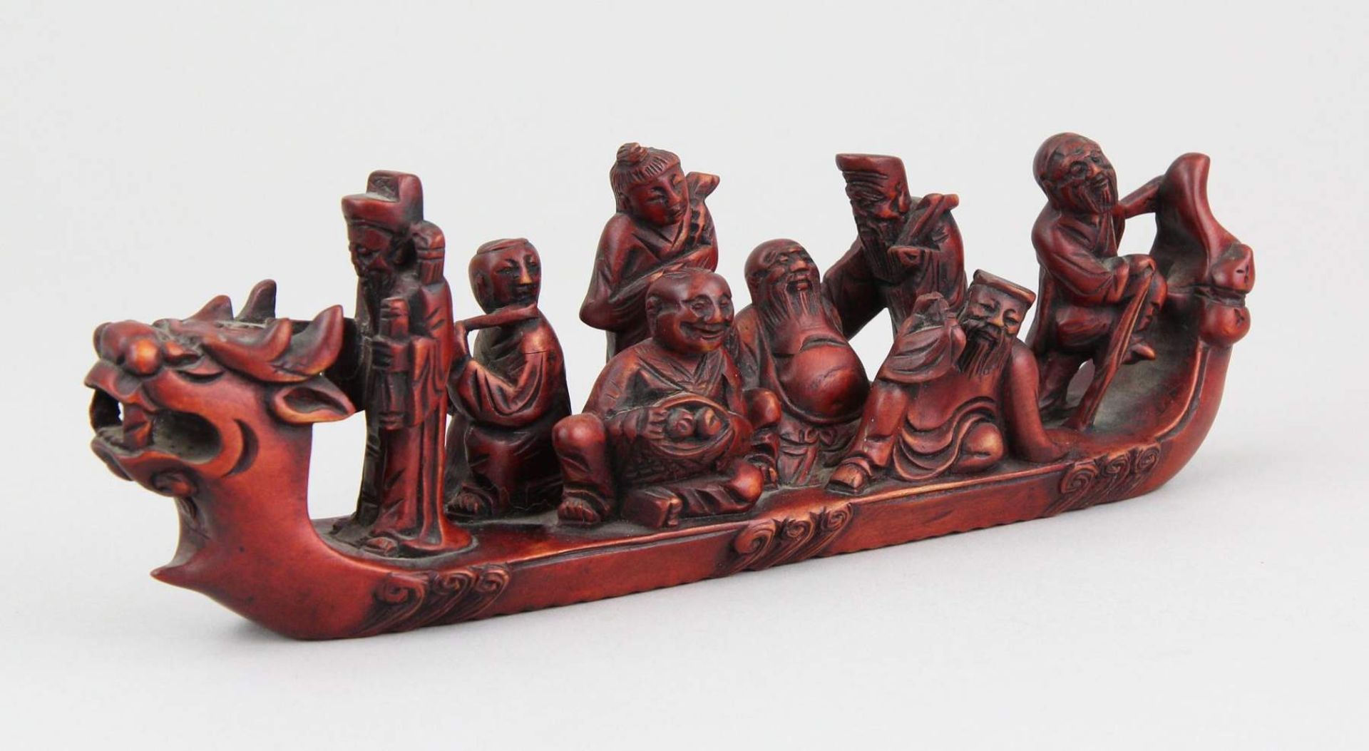 Figur "The eight immortals crossing the sea" Carved boxwood, l. 25 cm, China early 20th century,